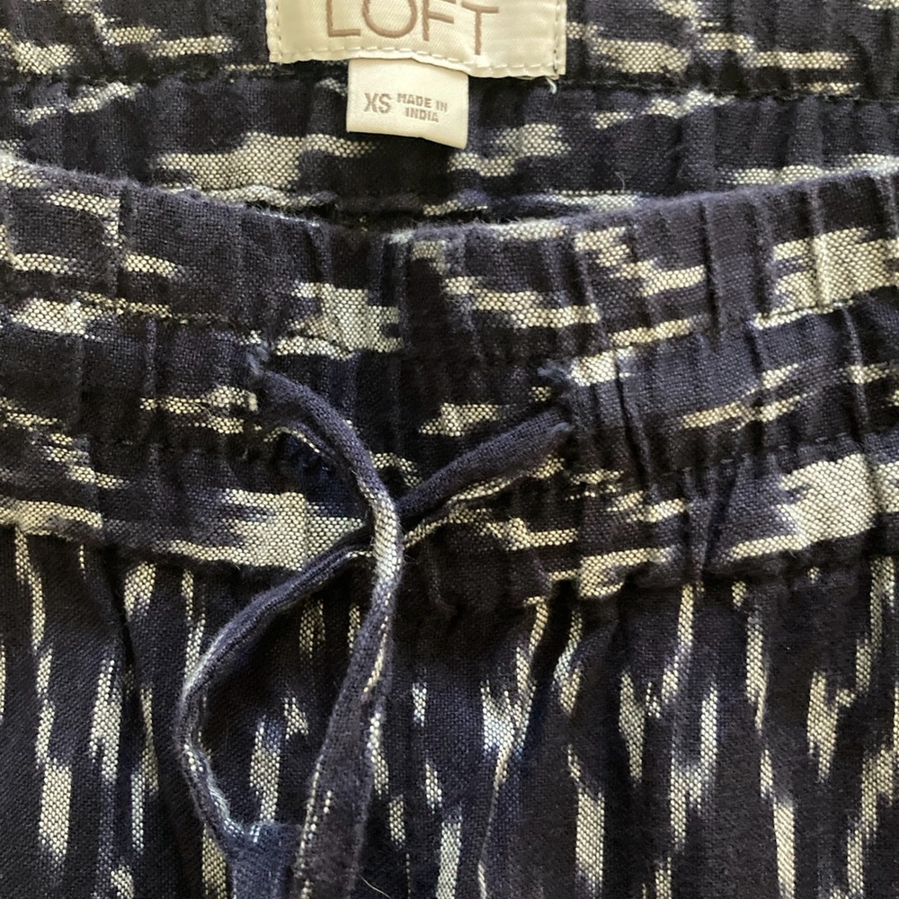 LOFT Navy and white drawstring straight leg pants.  Size XS - Picture 3 of 4